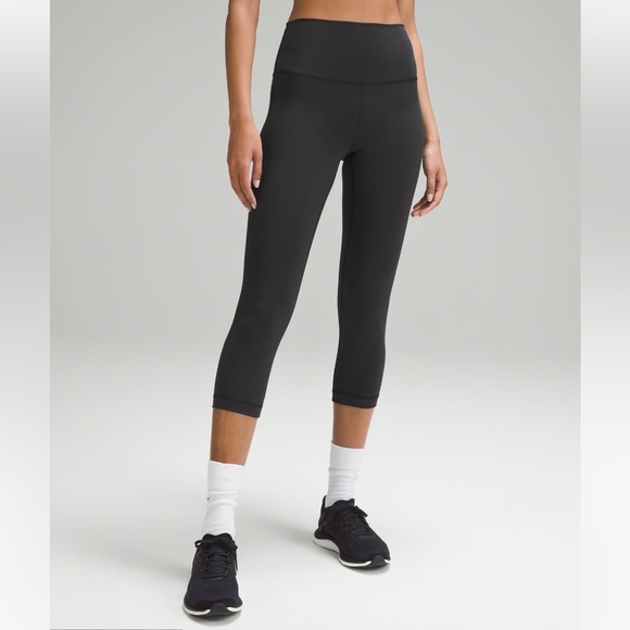 lululemon athletica Pants - Lululemon black wonder train crop leggings like new!